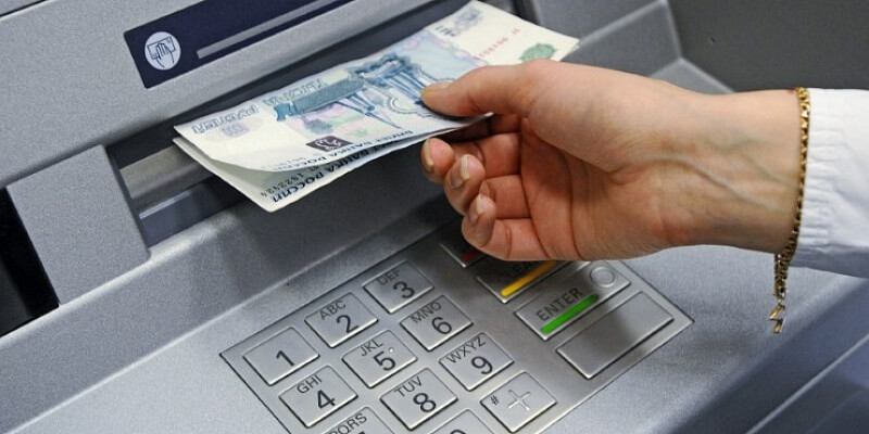 Что делать, если банкомат выдал больше денег, чем должен был?