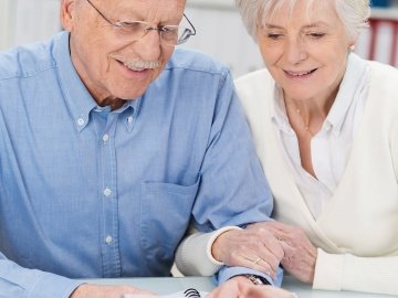 Где выгодно взять кредит пенсионеру?